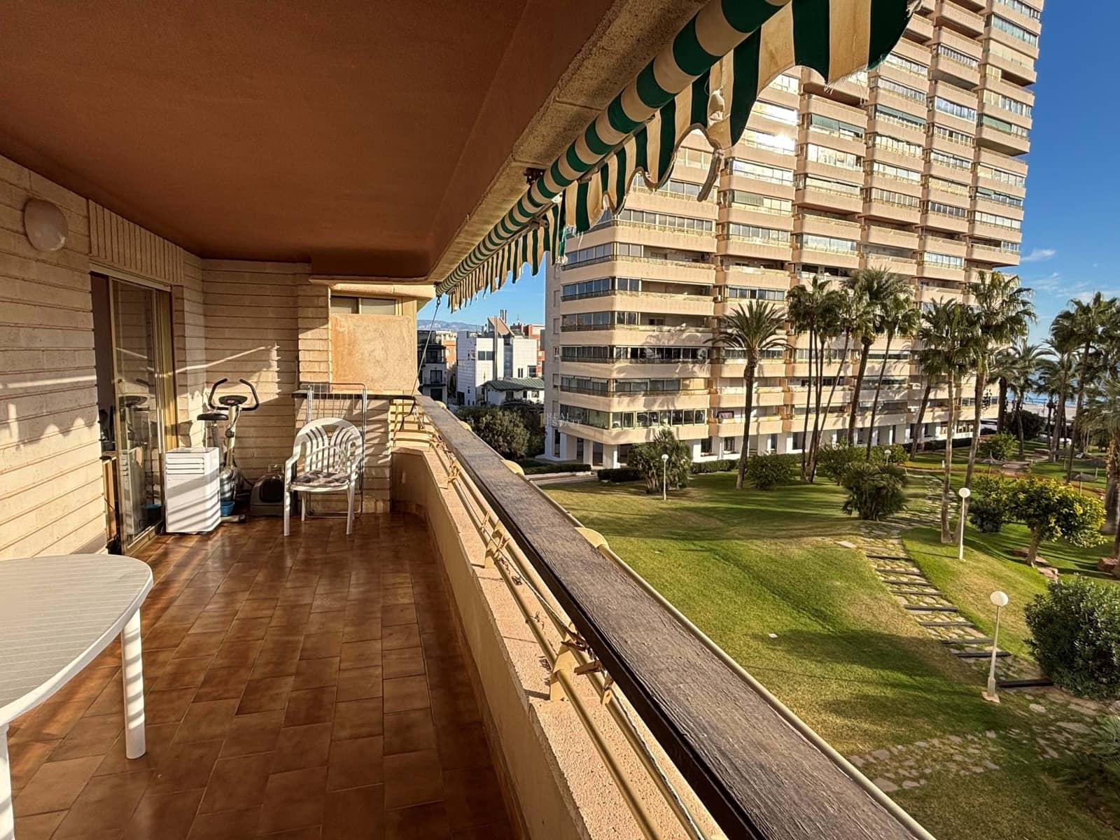 3 sypialnia Apartament na sprzedaż w El Campello z basenem garażem - 785 000 € (Ref: 9427881)