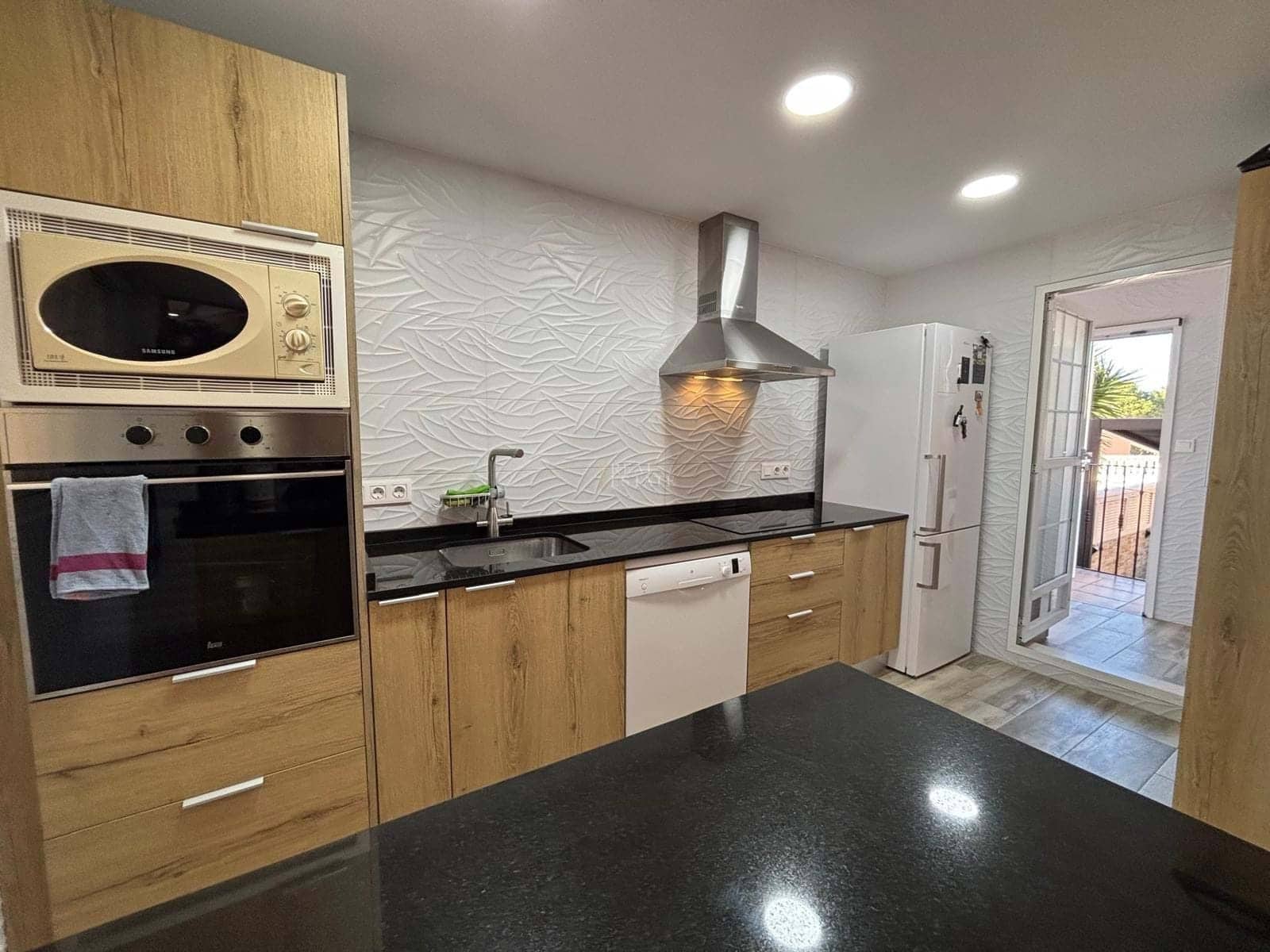 3 bedroom Townhouse for sale in Elche / Elx with pool garage - € 340,000 (Ref: 9428216)