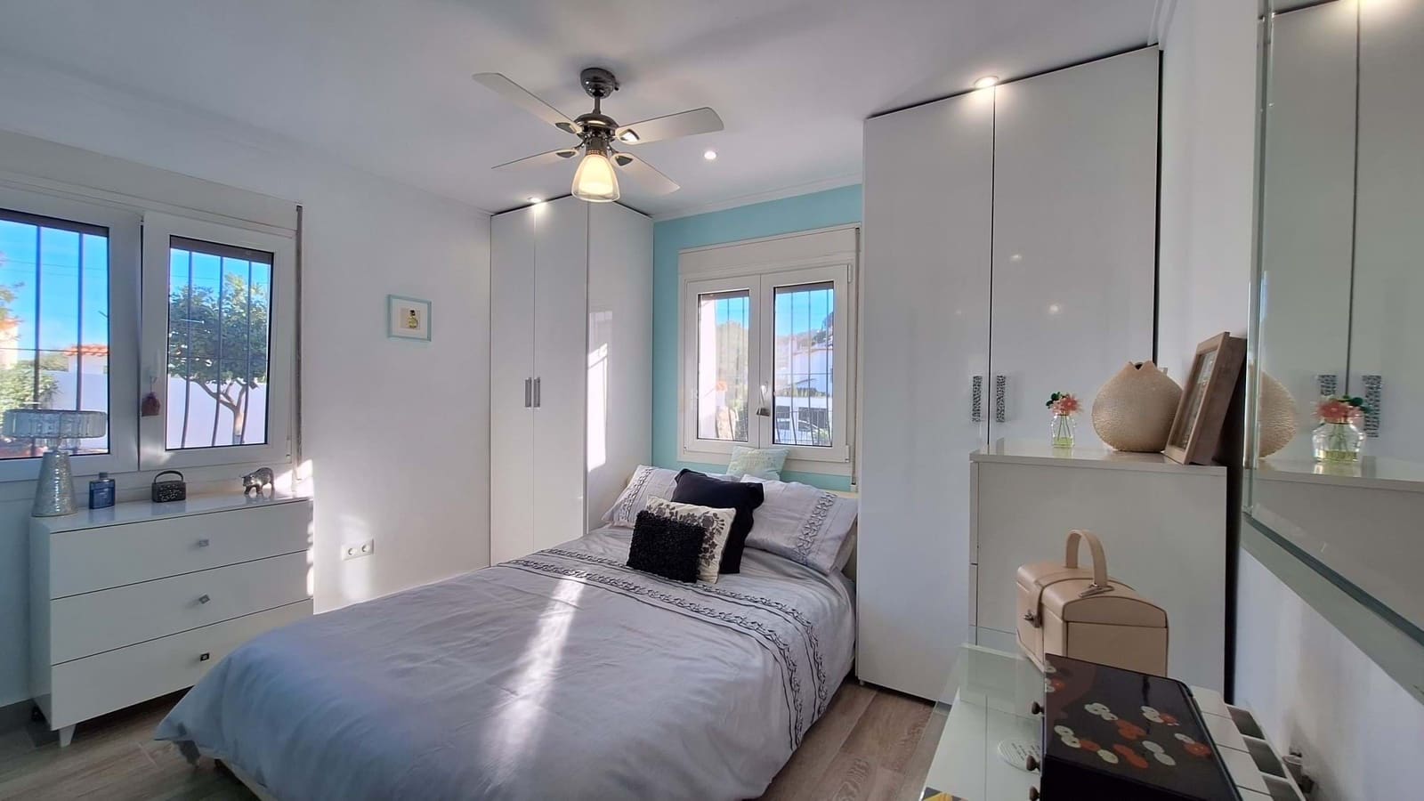 4 sypialnia Willa na sprzedaż w Orba z basenem garażem - 499 950 € (Ref: 9443783)