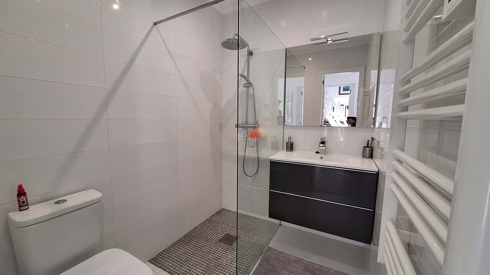 4 sypialnia Willa na sprzedaż w Orba z basenem garażem - 499 950 € (Ref: 9443783)