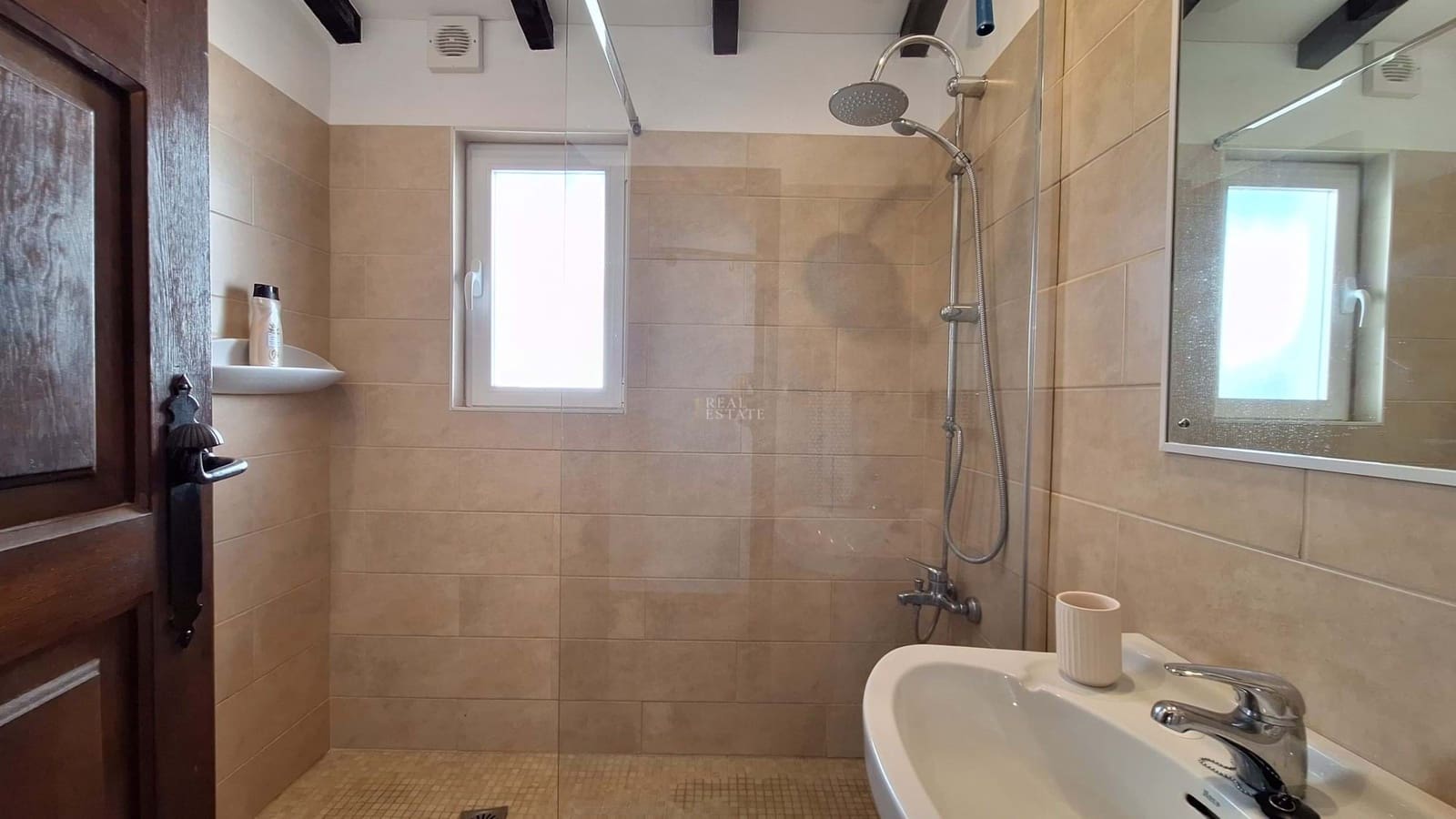 4 sypialnia Willa na sprzedaż w Orba z basenem garażem - 499 950 € (Ref: 9443783)