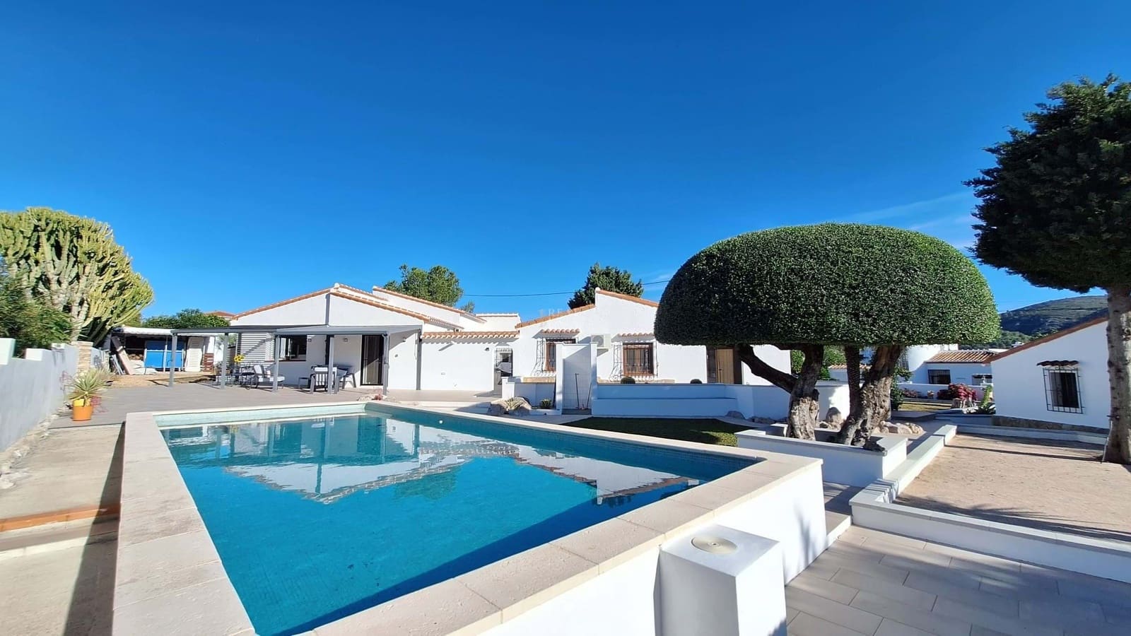 4 sypialnia Willa na sprzedaż w Orba z basenem garażem - 499 950 € (Ref: 9443783)