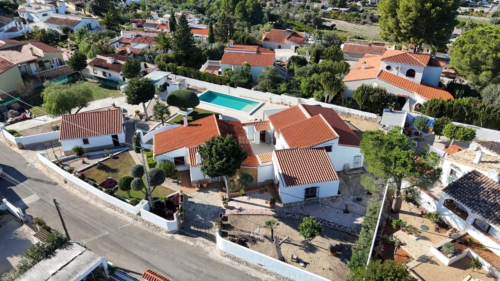 4 sypialnia Willa na sprzedaż w Orba z basenem garażem - 499 950 € (Ref: 9443783)