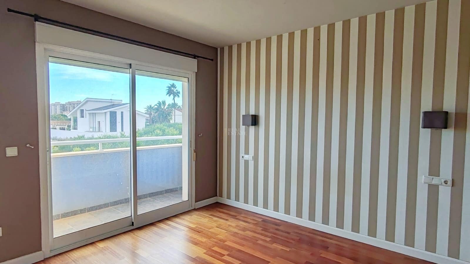 5 soverom Villa til salgs i La Manga del Mar Menor med svømmebasseng garasje - € 675 000 (Ref: 9446935)