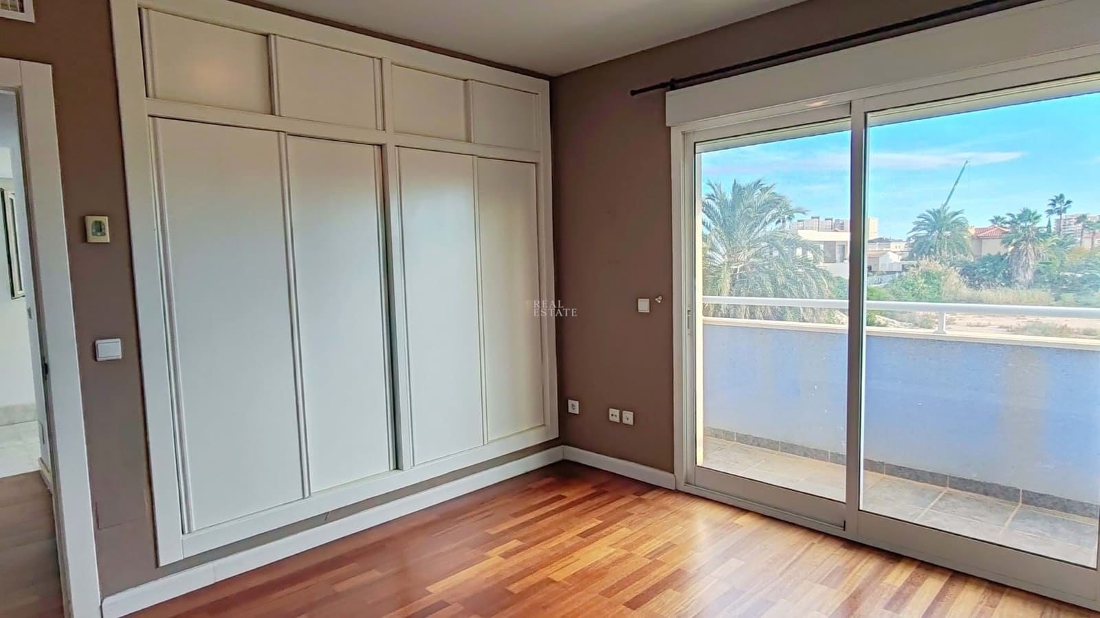 5 soverom Villa til salgs i La Manga del Mar Menor med svømmebasseng garasje - € 675 000 (Ref: 9446935)