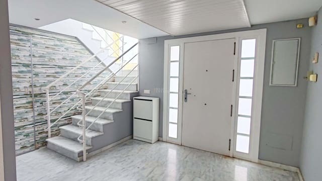 5 soverom Villa til salgs i La Manga del Mar Menor med svømmebasseng garasje - € 675 000 (Ref: 9446935)