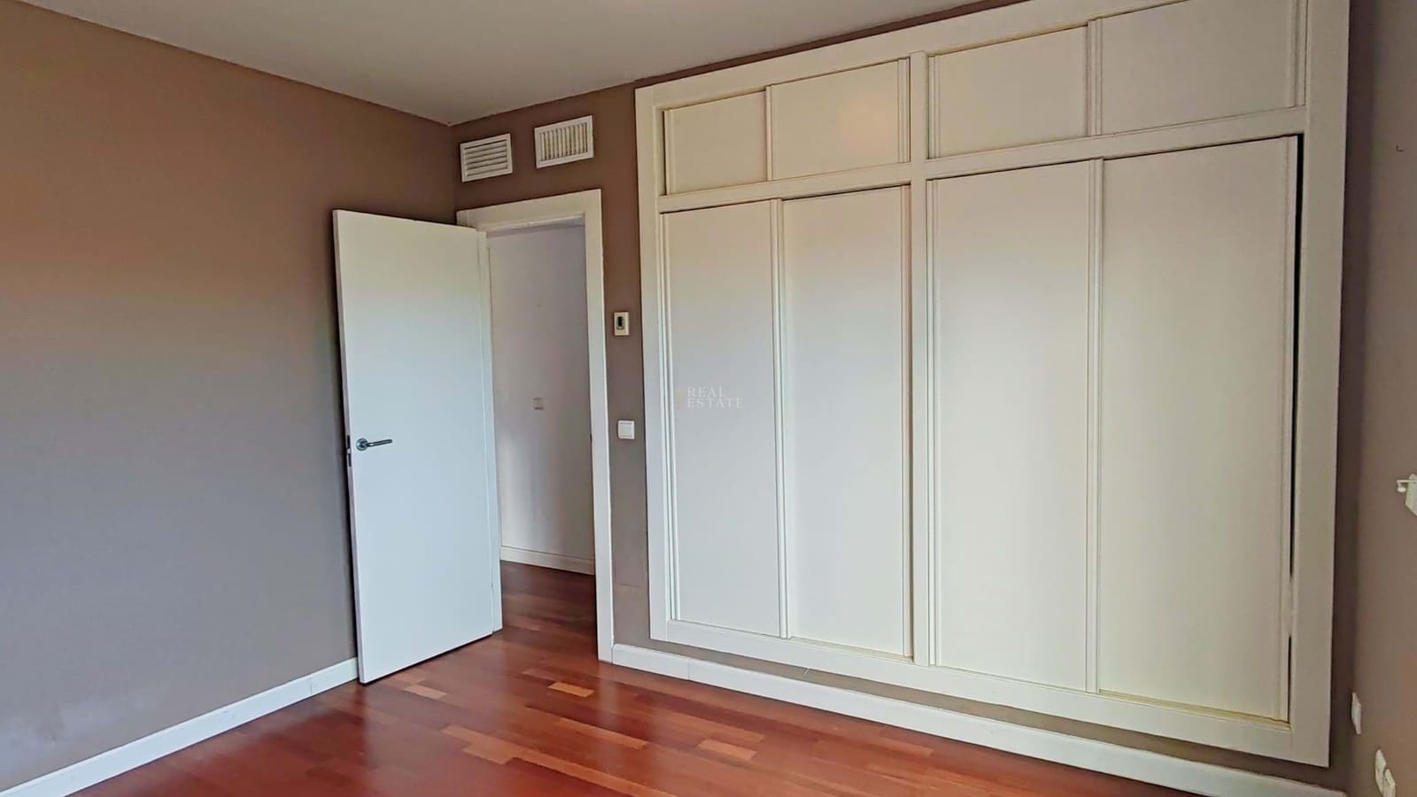 5 soverom Villa til salgs i La Manga del Mar Menor med svømmebasseng garasje - € 675 000 (Ref: 9446935)