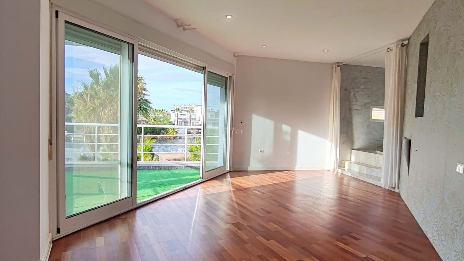 5 soverom Villa til salgs i La Manga del Mar Menor med svømmebasseng garasje - € 675 000 (Ref: 9446935)