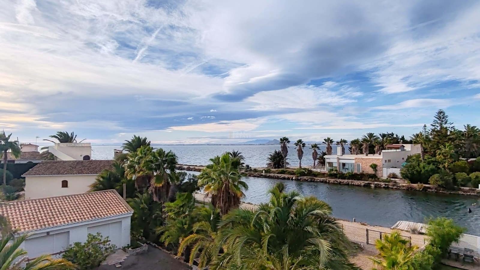 5 soverom Villa til salgs i La Manga del Mar Menor med svømmebasseng garasje - € 675 000 (Ref: 9446935)