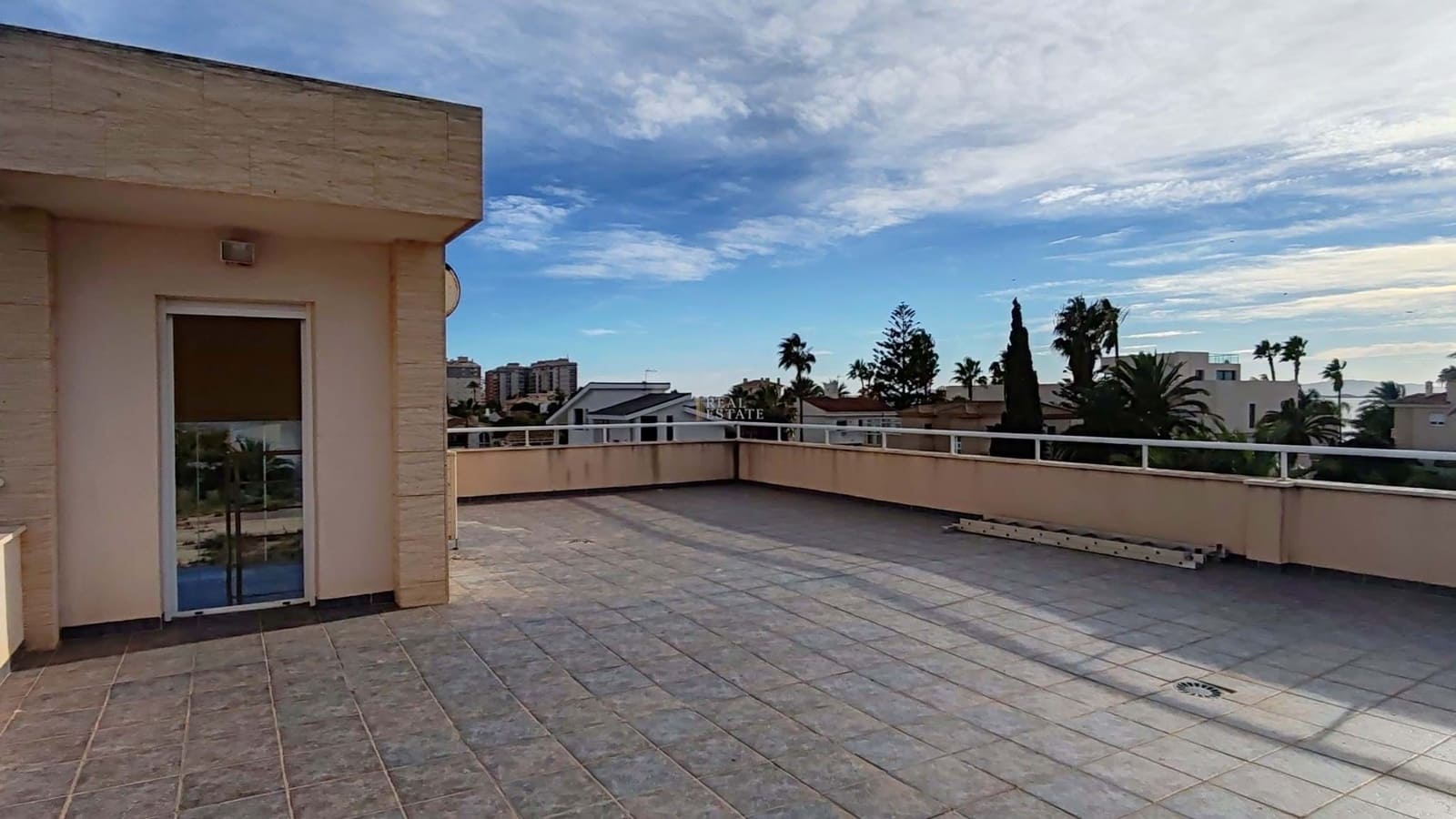 5 soverom Villa til salgs i La Manga del Mar Menor med svømmebasseng garasje - € 675 000 (Ref: 9446935)