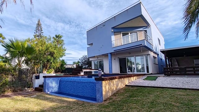 5 soverom Villa til salgs i La Manga del Mar Menor med svømmebasseng garasje - € 675 000 (Ref: 9446935)