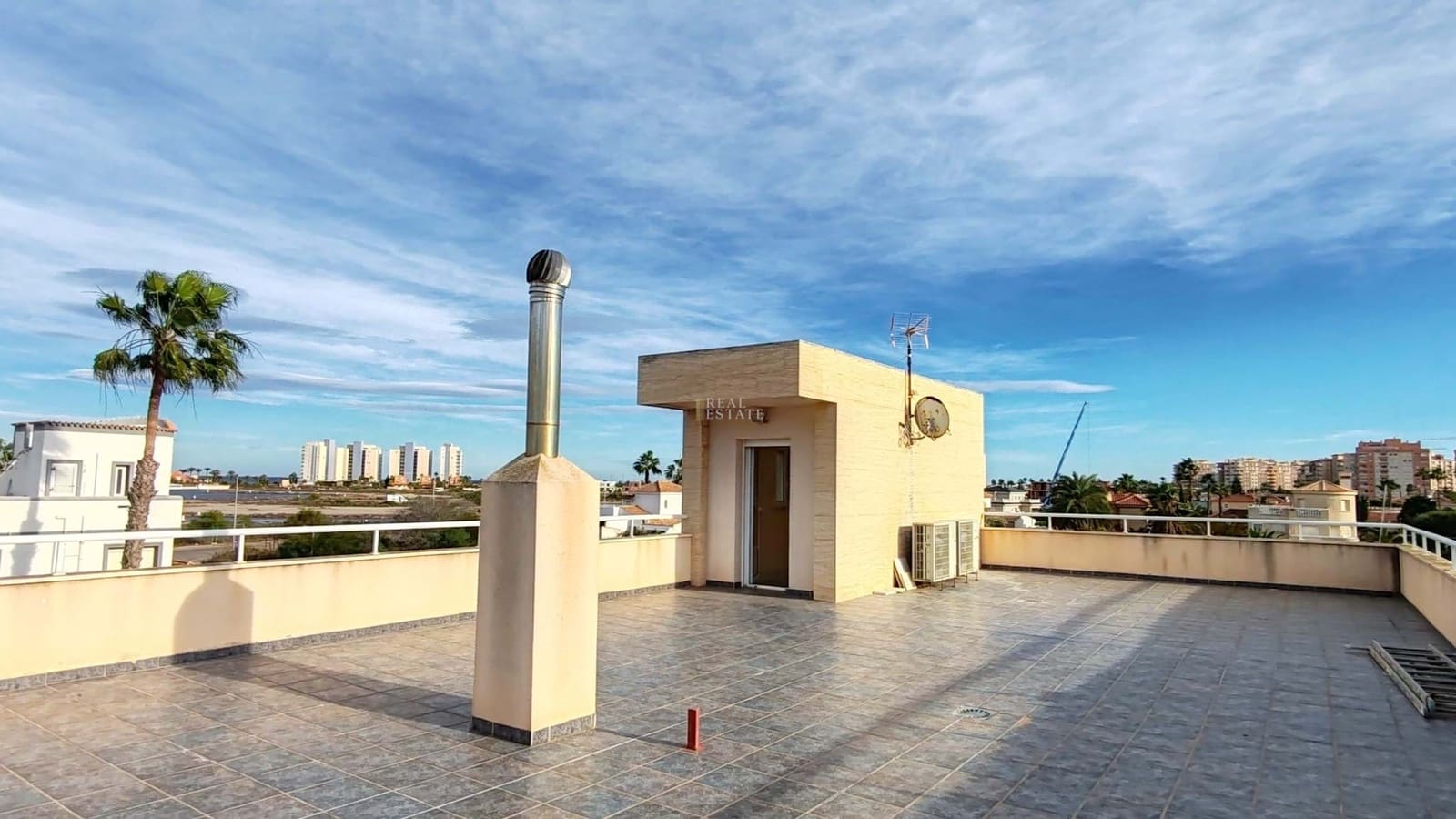 5 soverom Villa til salgs i La Manga del Mar Menor med svømmebasseng garasje - € 675 000 (Ref: 9446935)