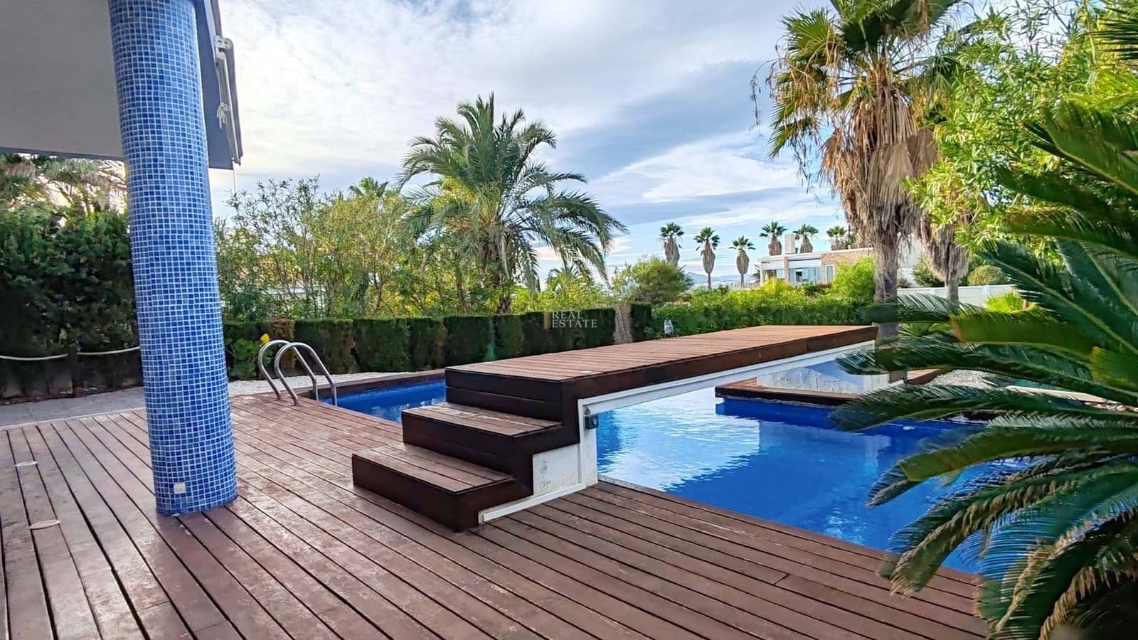 5 soverom Villa til salgs i La Manga del Mar Menor med svømmebasseng garasje - € 675 000 (Ref: 9446935)