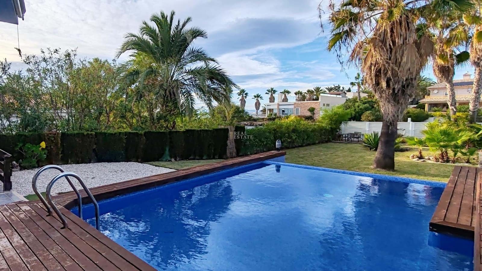 5 soverom Villa til salgs i La Manga del Mar Menor med svømmebasseng garasje - € 675 000 (Ref: 9446935)