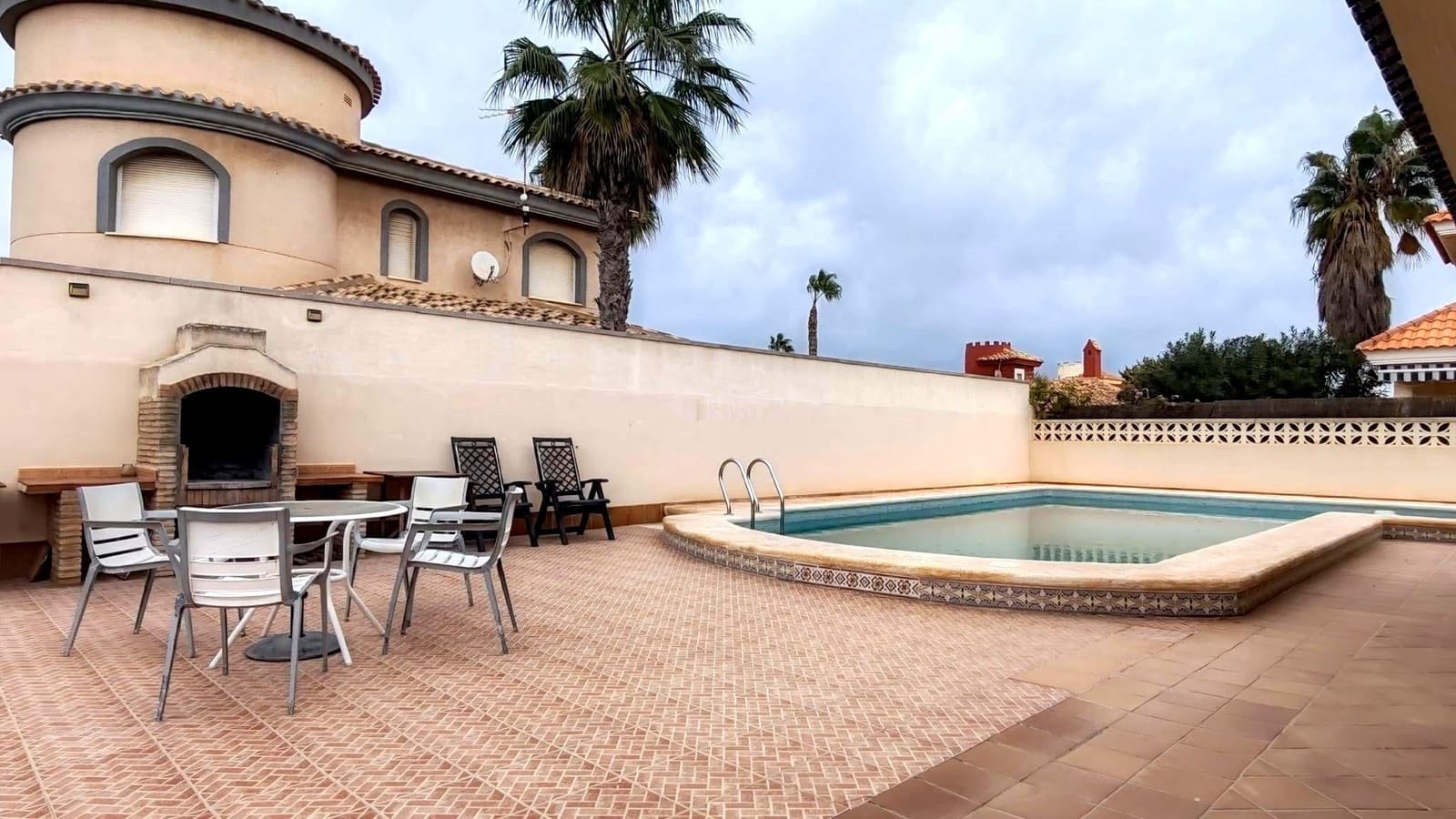 5 soverom Villa til salgs i La Manga del Mar Menor med svømmebasseng garasje - € 550 000 (Ref: 9447230)