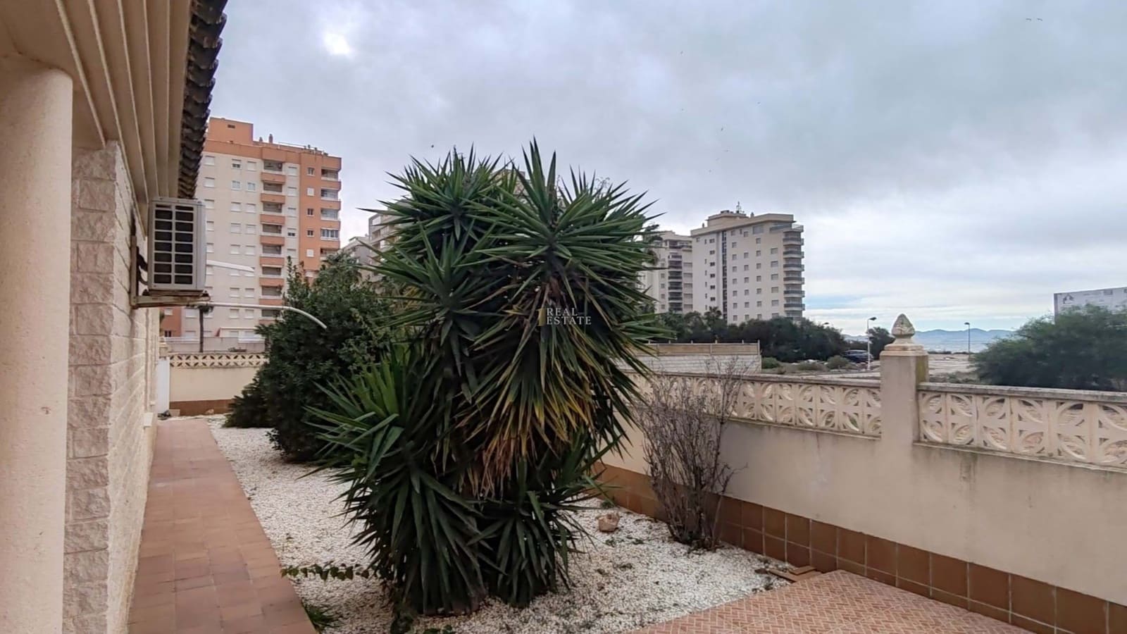 5 soverom Villa til salgs i La Manga del Mar Menor med svømmebasseng garasje - € 550 000 (Ref: 9447230)