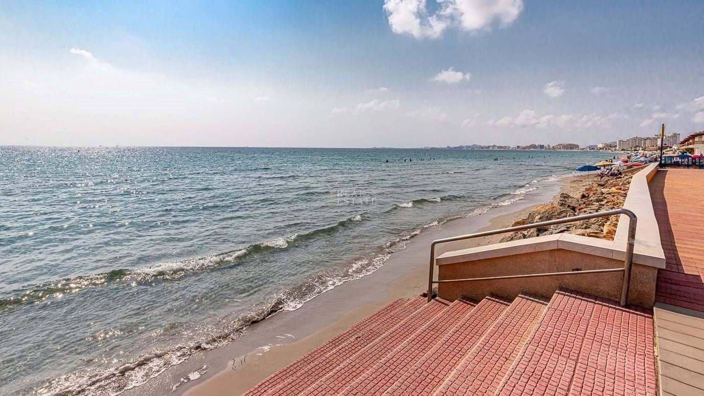 3 slaapkamer Appartement te koop in La Manga del Mar Menor met garage - € 199.000 (Ref: 9473433)