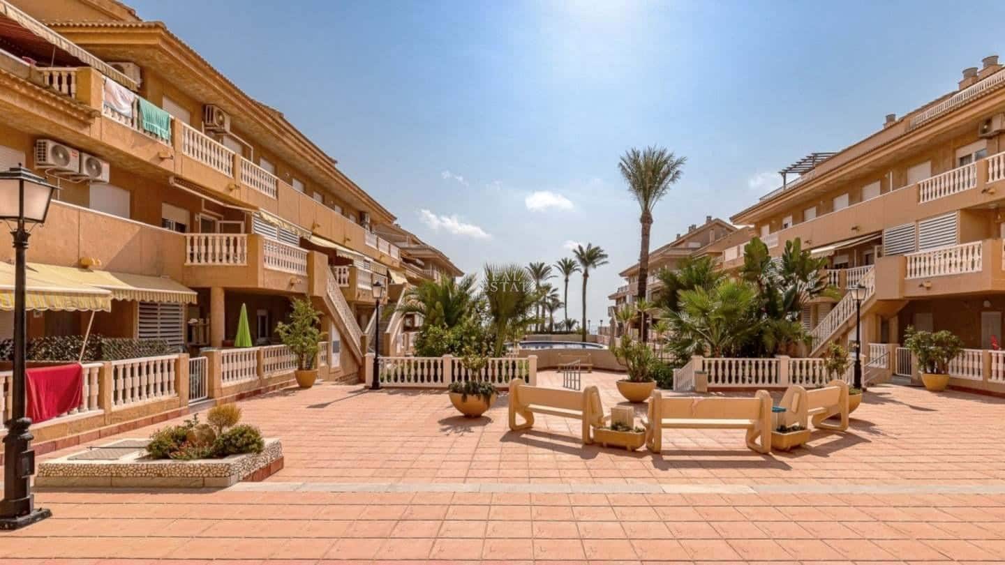 3 slaapkamer Appartement te koop in La Manga del Mar Menor met garage - € 199.000 (Ref: 9473433)