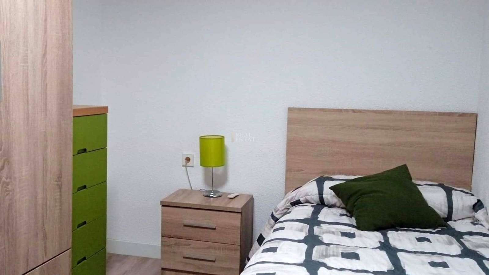 4 bedroom Apartment for sale in Elche / Elx - € 160,000 (Ref: 9481466)