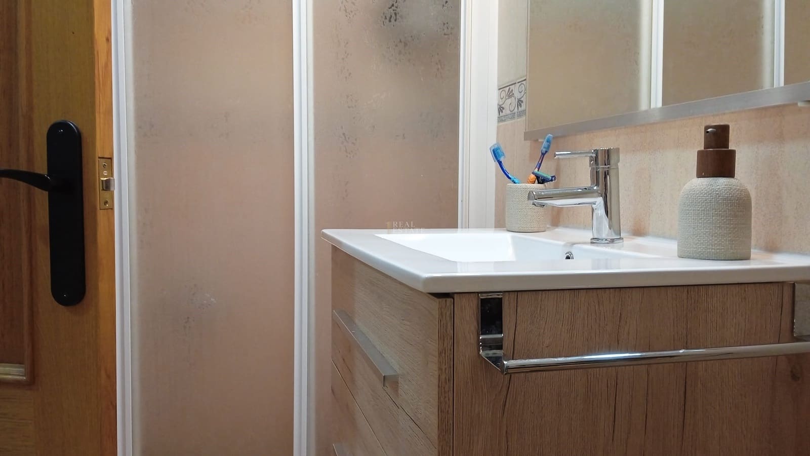 4 bedroom Apartment for sale in Elche / Elx - € 160,000 (Ref: 9481466)