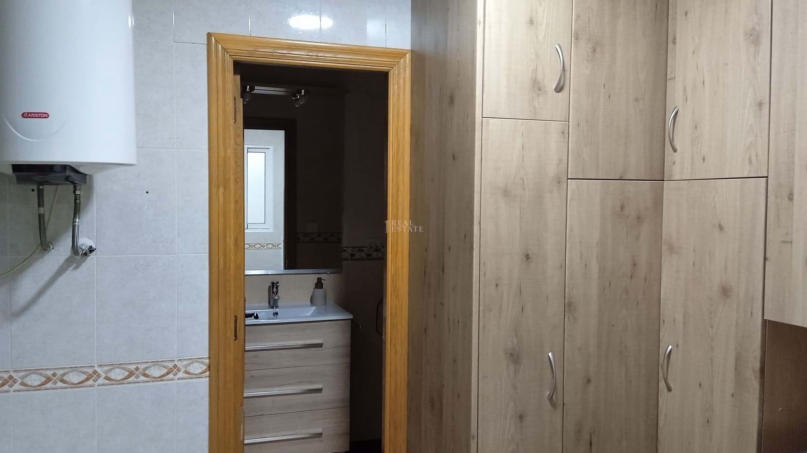 4 bedroom Apartment for sale in Elche / Elx - € 160,000 (Ref: 9481466)