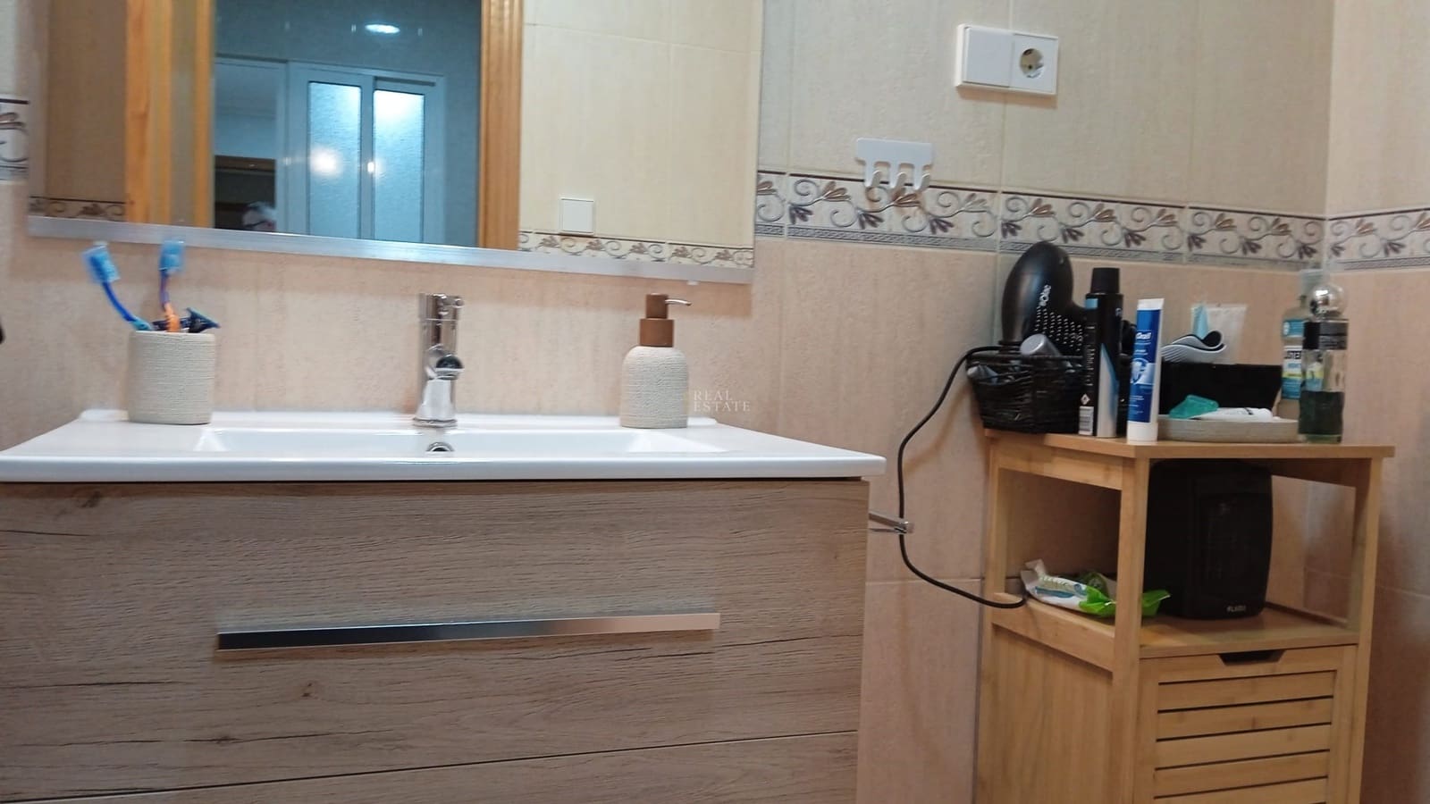 4 bedroom Apartment for sale in Elche / Elx - € 160,000 (Ref: 9481466)