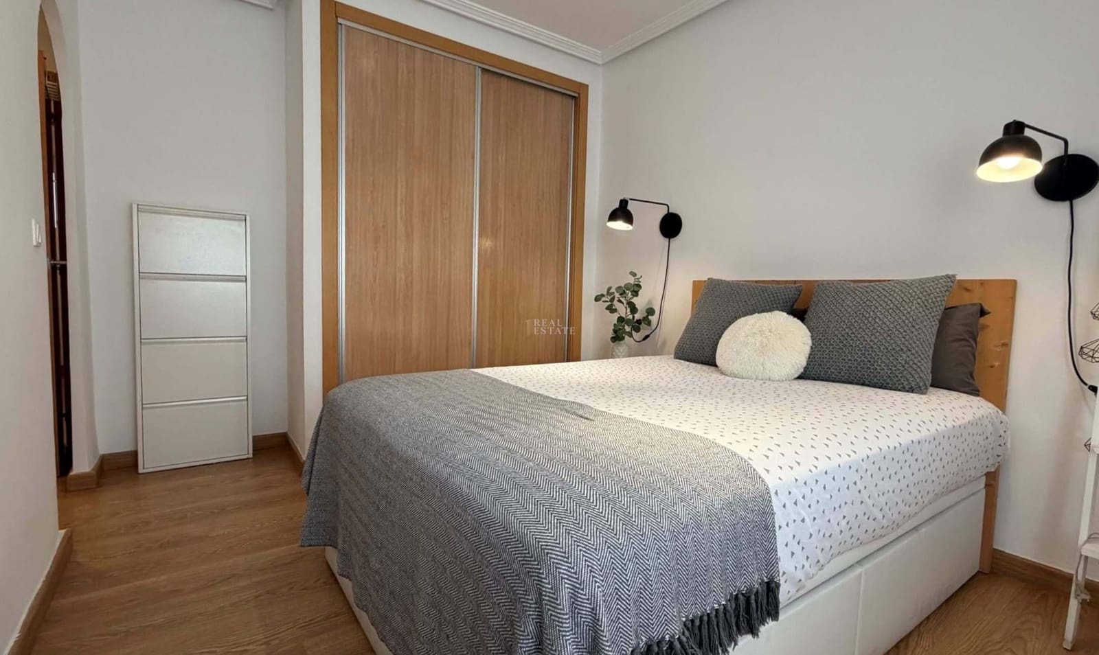 2 Zimmer Apartment zu verkaufen in Alicante / Alacant Stadt - 215.000 € (Ref: 9493942)