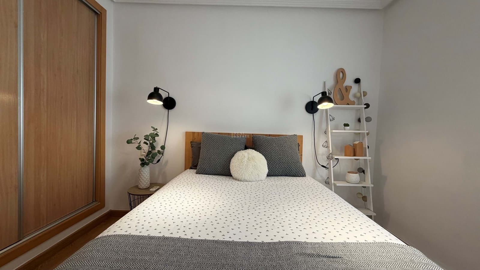 2 Zimmer Apartment zu verkaufen in Alicante / Alacant Stadt - 215.000 € (Ref: 9493942)