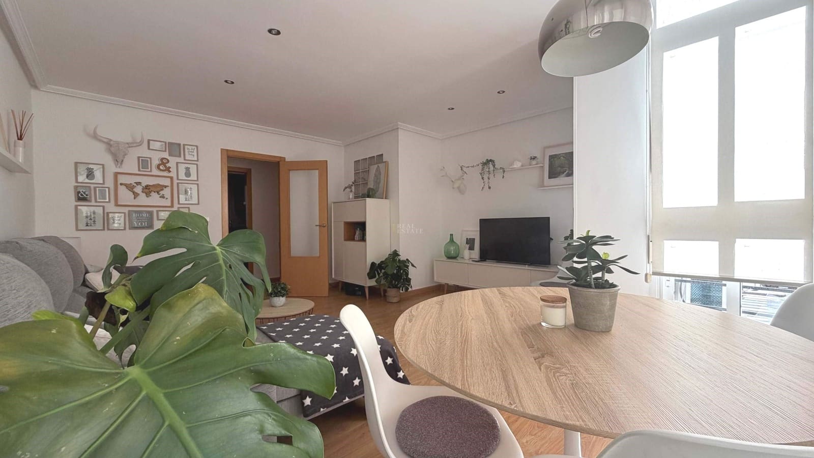 2 Zimmer Apartment zu verkaufen in Alicante / Alacant Stadt - 215.000 € (Ref: 9493942)