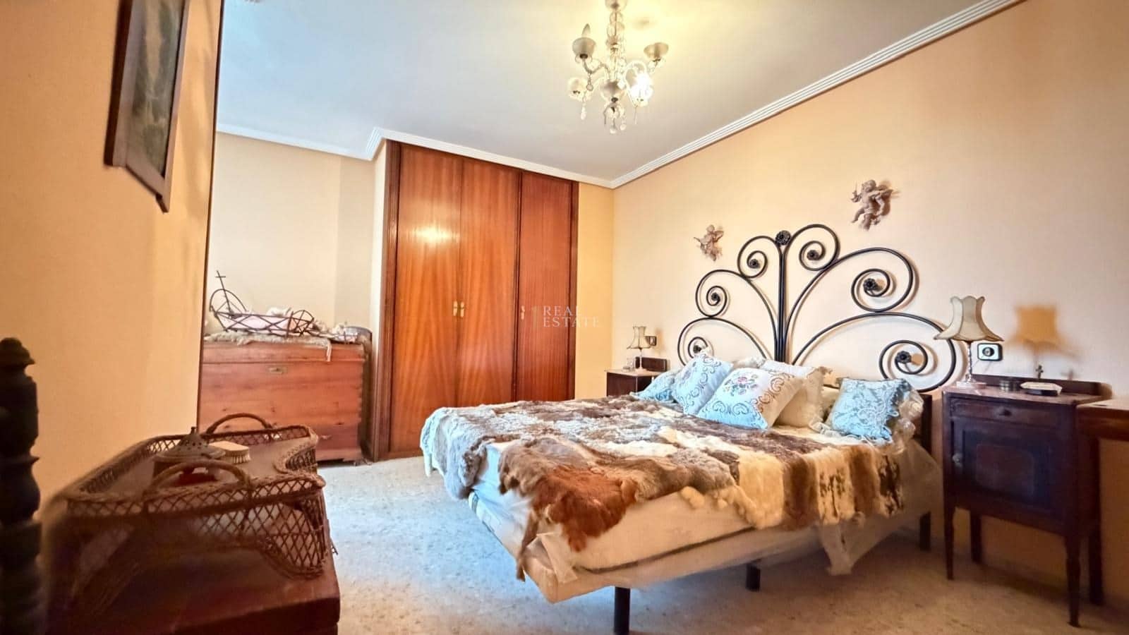 4 Zimmer Apartment zu verkaufen in Alicante / Alacant Stadt mit Pool Garage - 390.000 € (Ref: 9523485)