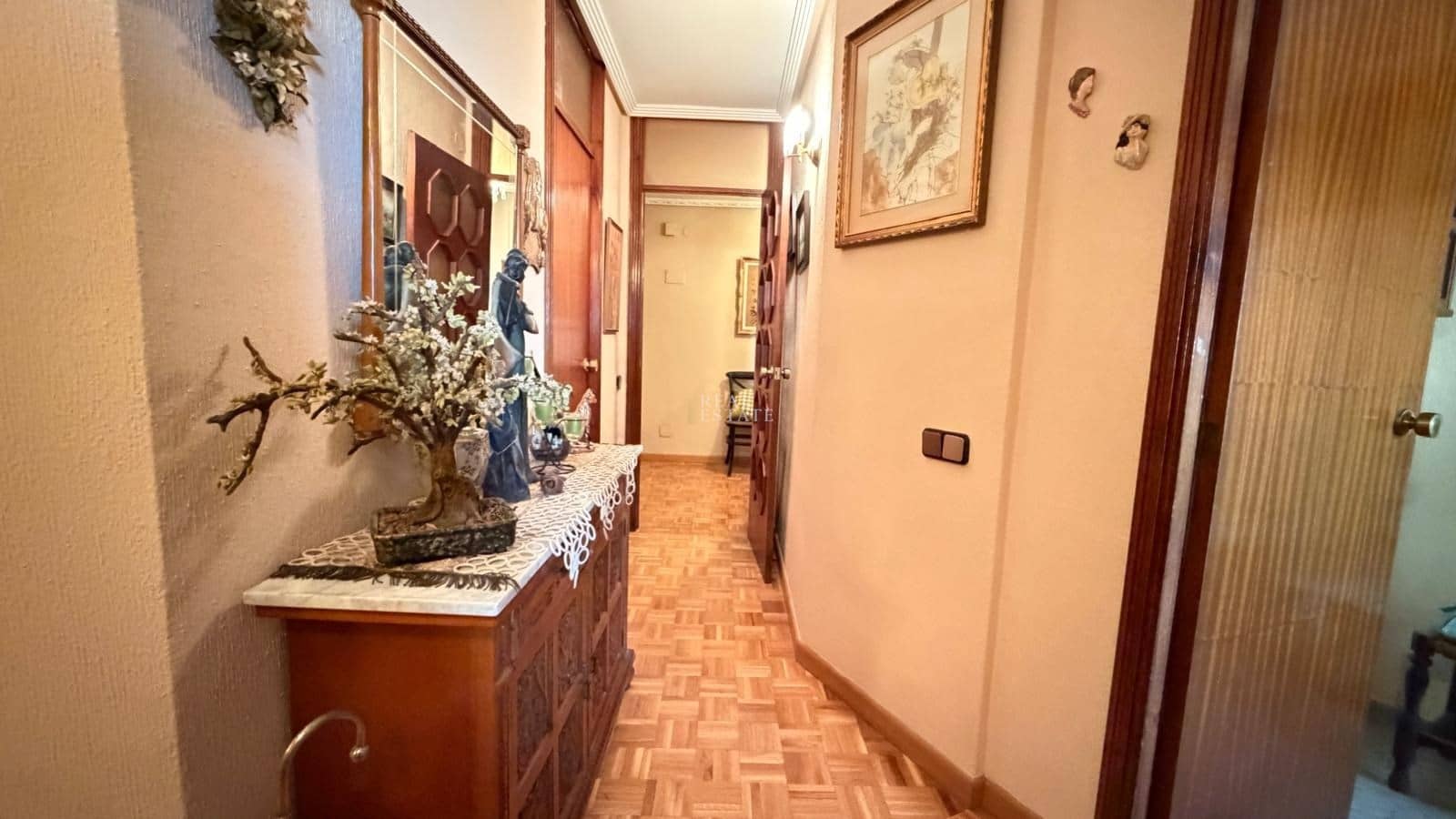 4 Zimmer Apartment zu verkaufen in Alicante / Alacant Stadt mit Pool Garage - 390.000 € (Ref: 9523485)