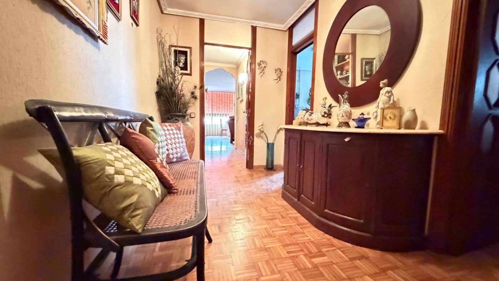 4 Zimmer Apartment zu verkaufen in Alicante / Alacant Stadt mit Pool Garage - 390.000 € (Ref: 9523485)