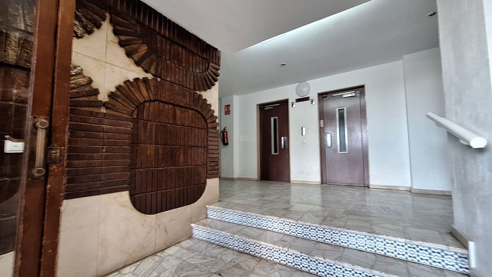 4 Zimmer Apartment zu verkaufen in Alicante / Alacant Stadt mit Pool Garage - 390.000 € (Ref: 9523485)