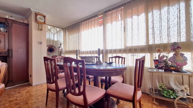 4 Zimmer Apartment zu verkaufen in Alicante / Alacant Stadt mit Pool Garage - 390.000 € (Ref: 9523485)