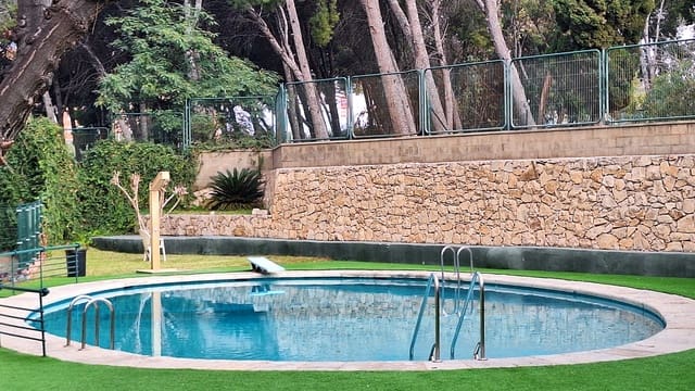 4 Zimmer Apartment zu verkaufen in Alicante / Alacant Stadt mit Pool Garage - 390.000 € (Ref: 9523485)