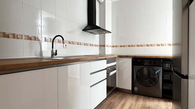 3 makuuhuone Huoneisto myytävänä paikassa La Unión mukana 
autotalli - 130 000 € (Ref: 9524683)