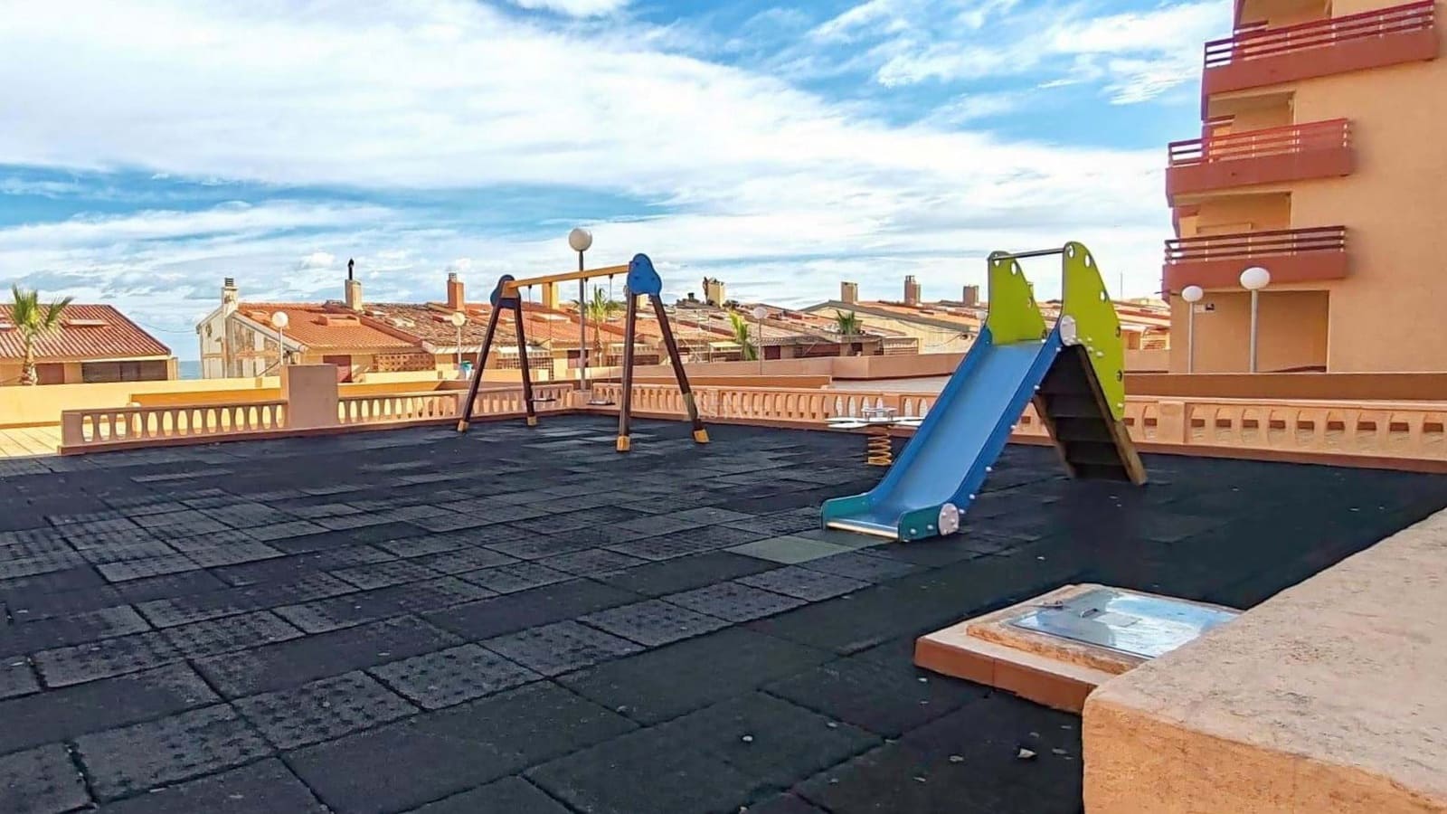 3 makuuhuone Huoneisto myytävänä paikassa La Manga del Mar Menor mukana uima-altaan 
autotalli - 167 900 € (Ref: 9539915)