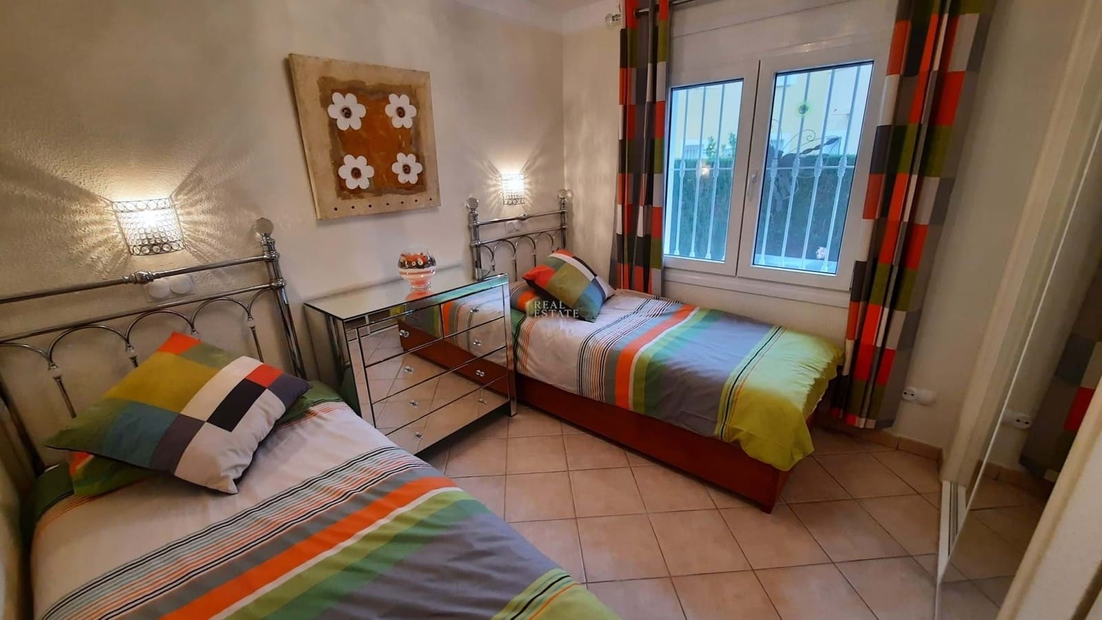 2 makuuhuone Omakotitalo myytävänä paikassa Oliva mukana uima-altaan 
autotalli - 229 950 € (Ref: 9542098)