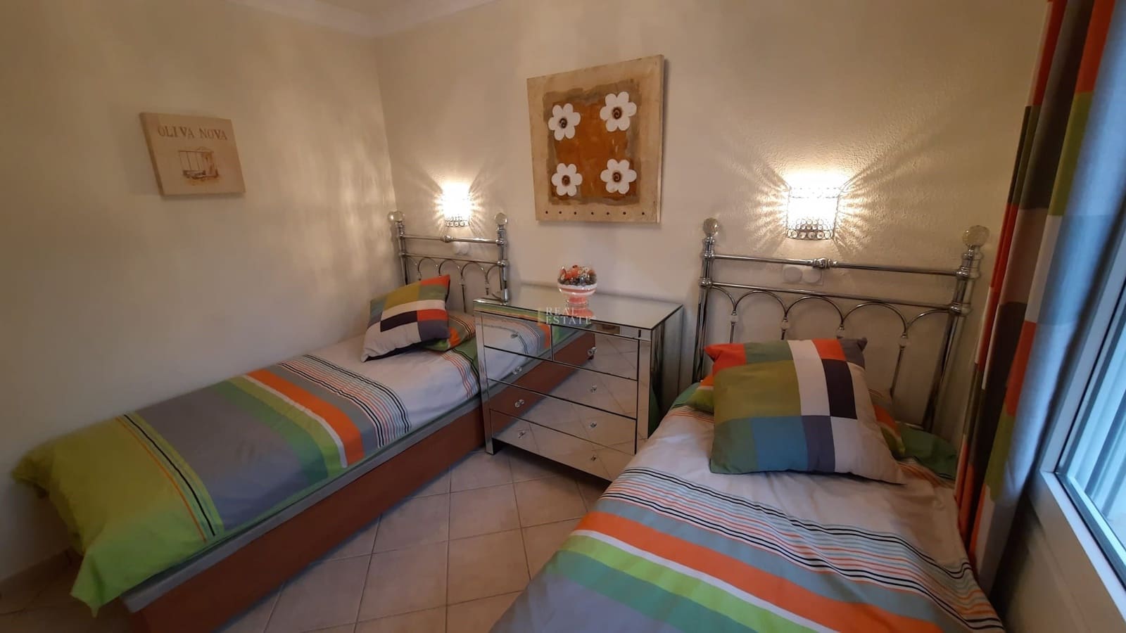 2 makuuhuone Omakotitalo myytävänä paikassa Oliva mukana uima-altaan 
autotalli - 229 950 € (Ref: 9542098)