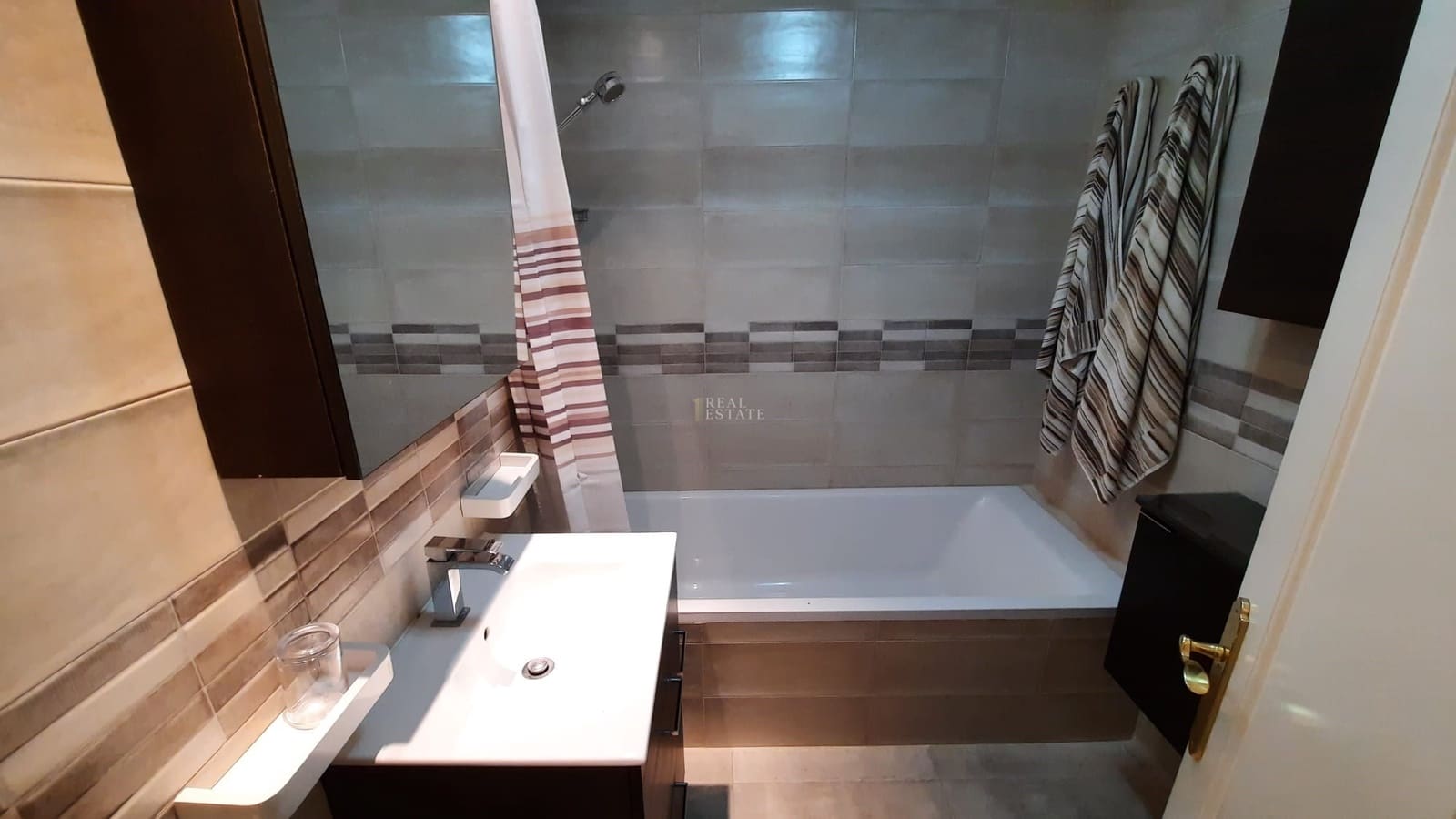 2 makuuhuone Omakotitalo myytävänä paikassa Oliva mukana uima-altaan 
autotalli - 229 950 € (Ref: 9542098)