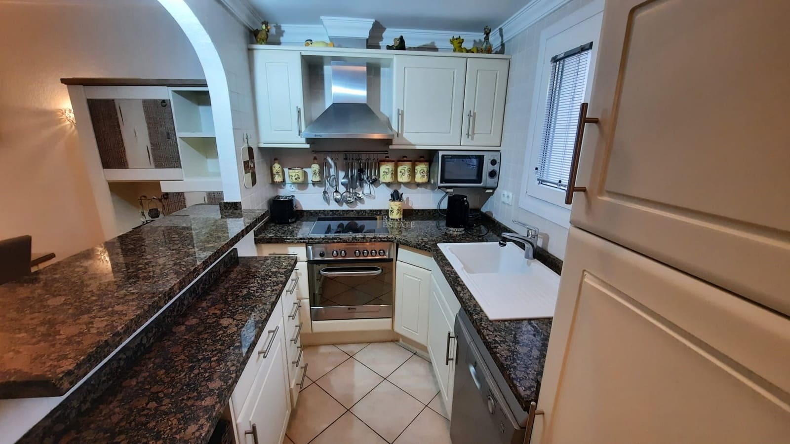 2 makuuhuone Omakotitalo myytävänä paikassa Oliva mukana uima-altaan 
autotalli - 229 950 € (Ref: 9542098)