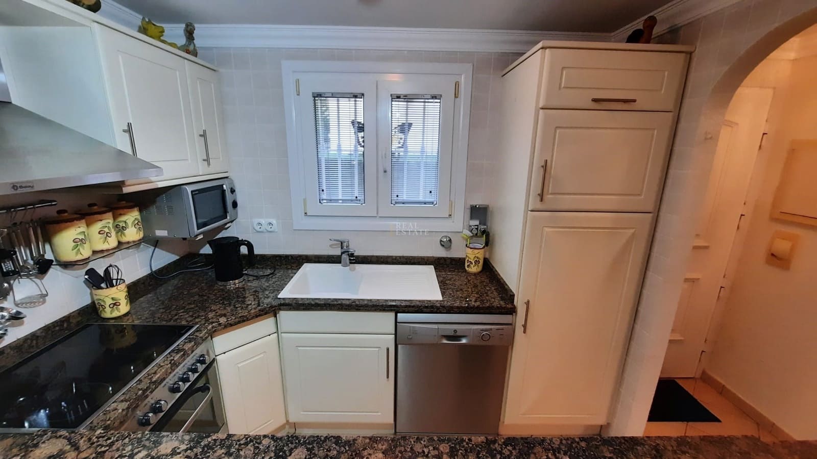 2 makuuhuone Omakotitalo myytävänä paikassa Oliva mukana uima-altaan 
autotalli - 229 950 € (Ref: 9542098)