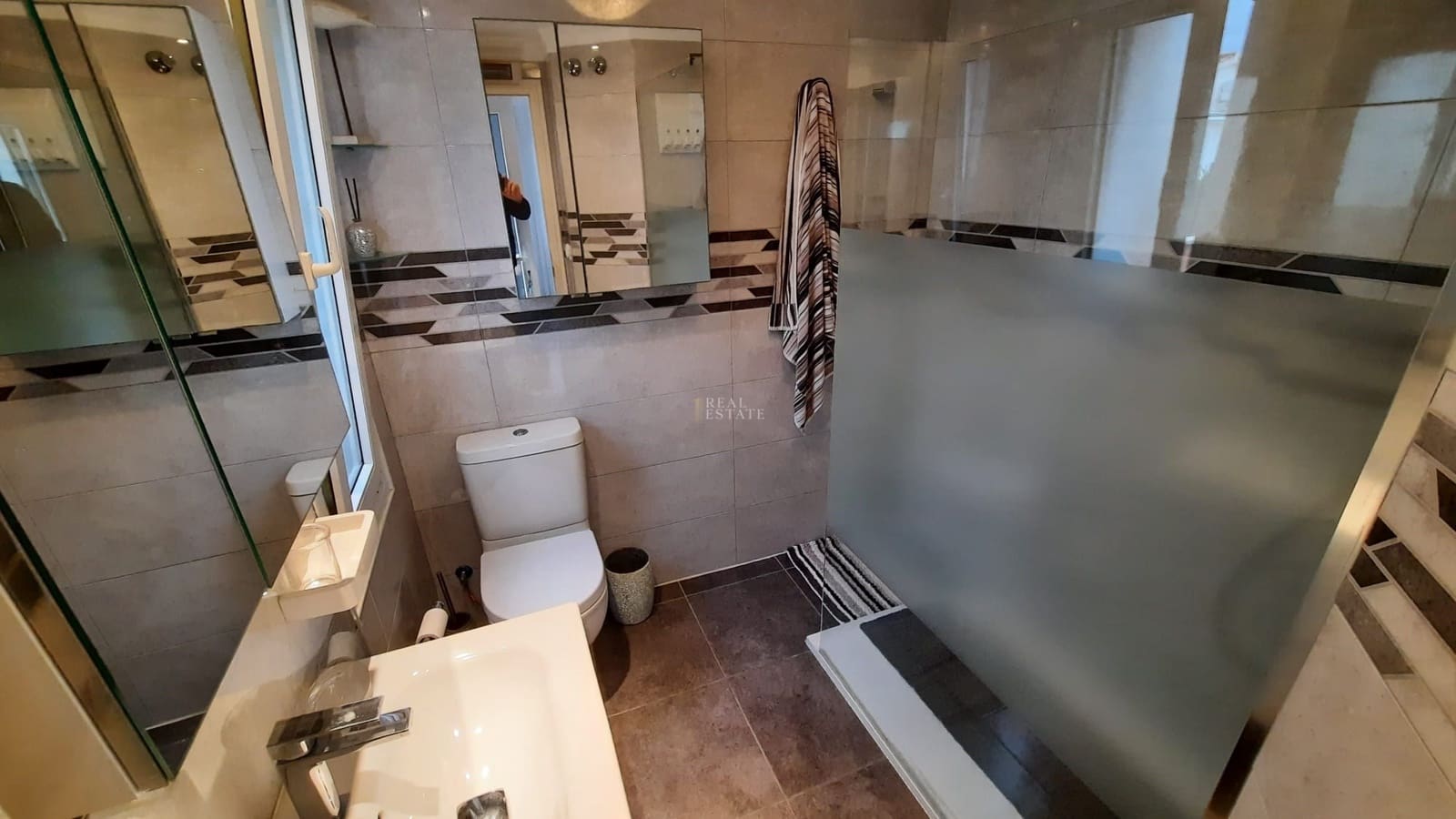 2 makuuhuone Omakotitalo myytävänä paikassa Oliva mukana uima-altaan 
autotalli - 229 950 € (Ref: 9542098)