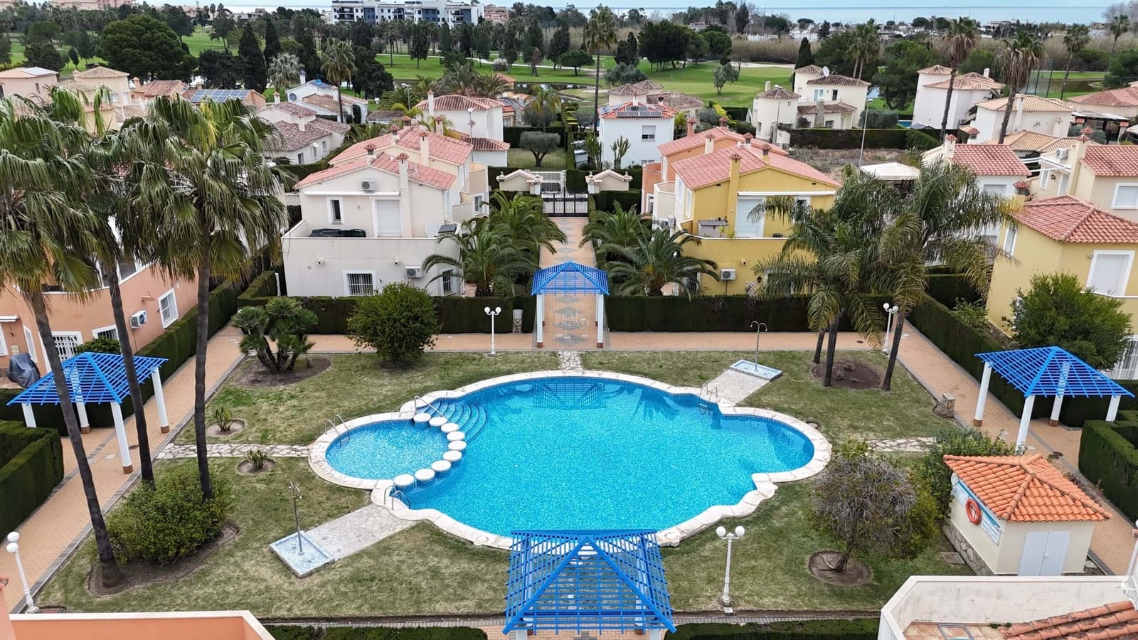 2 makuuhuone Omakotitalo myytävänä paikassa Oliva mukana uima-altaan 
autotalli - 229 950 € (Ref: 9542098)