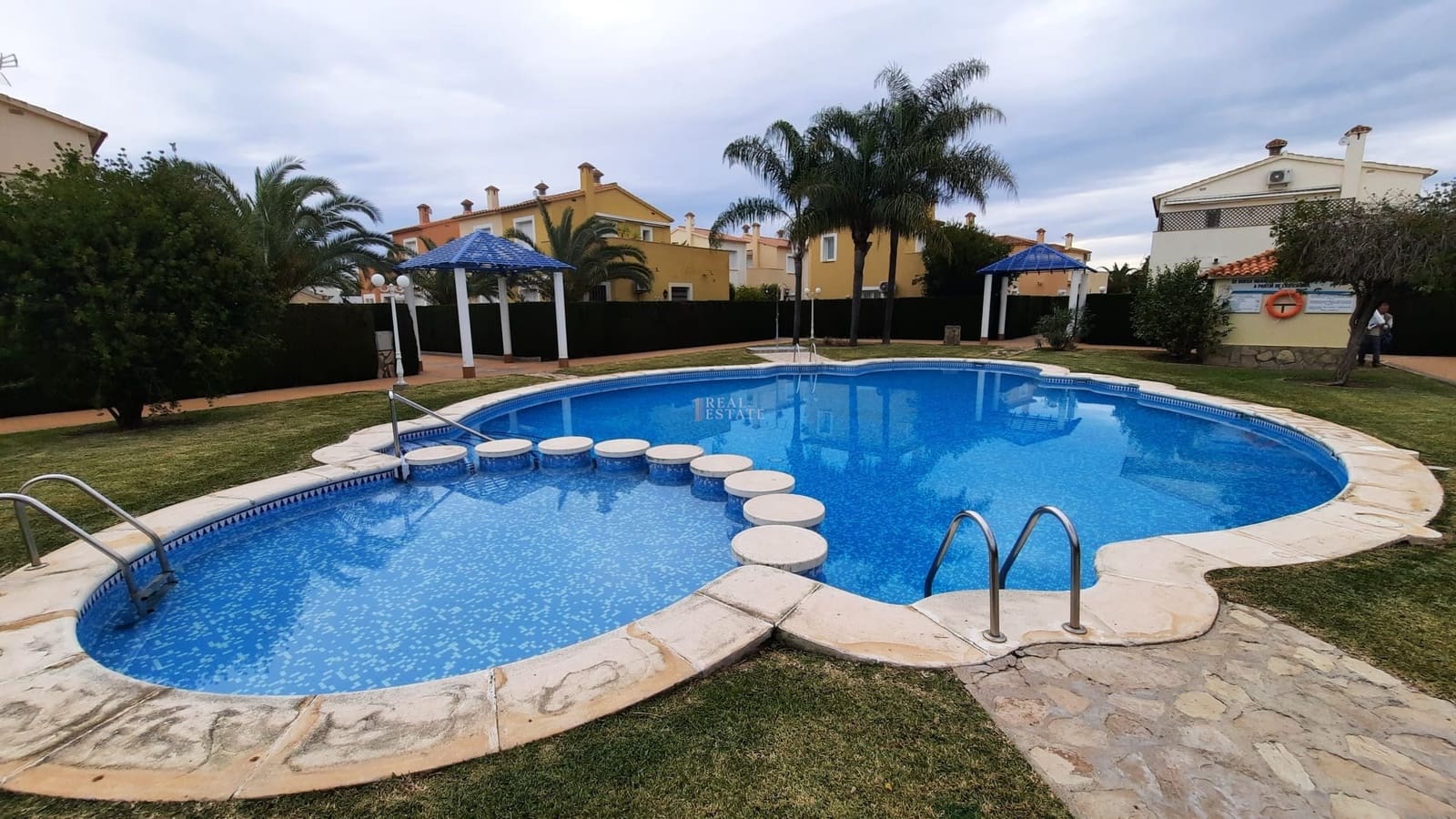 2 makuuhuone Omakotitalo myytävänä paikassa Oliva mukana uima-altaan 
autotalli - 229 950 € (Ref: 9542098)