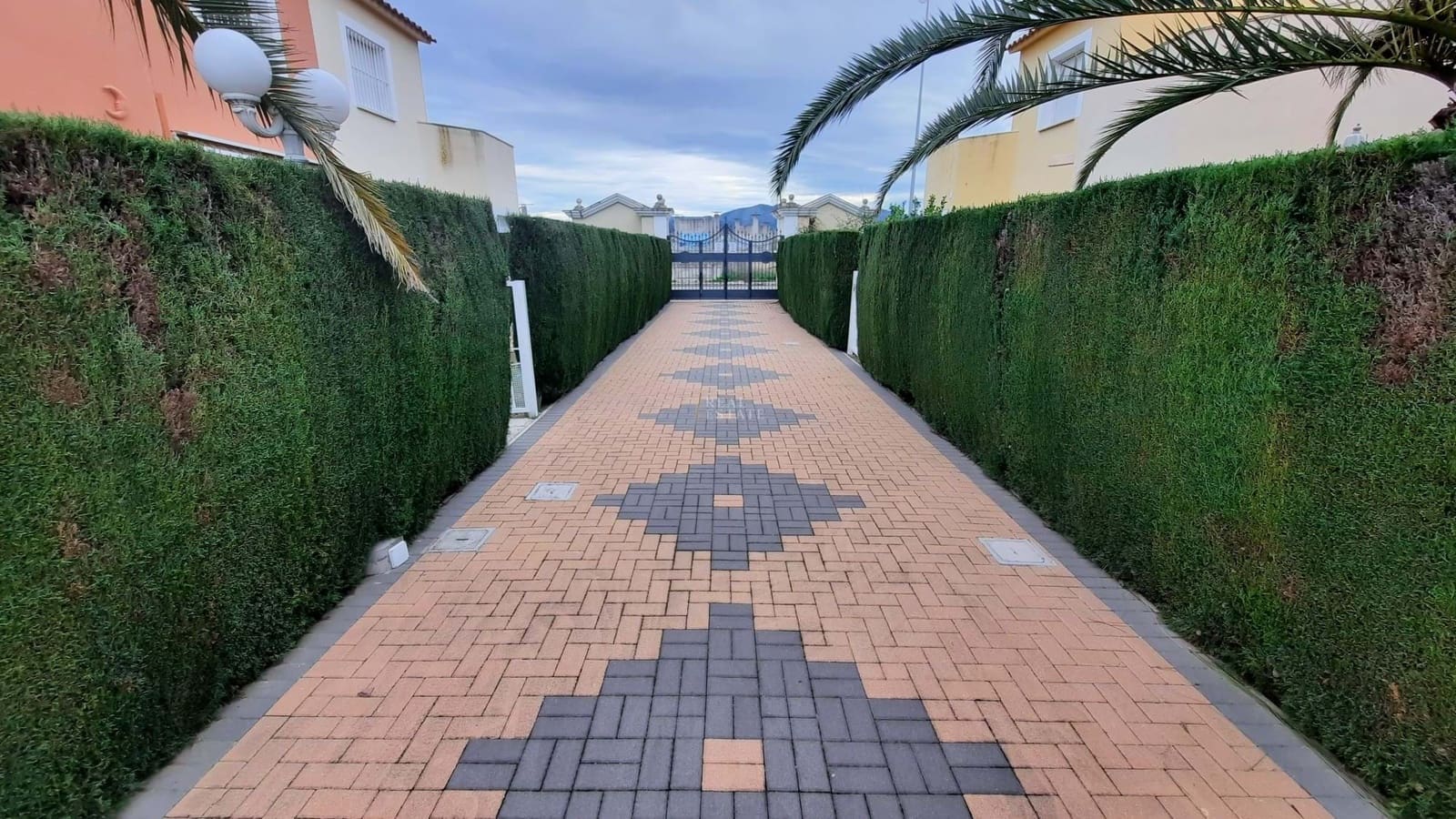 2 makuuhuone Omakotitalo myytävänä paikassa Oliva mukana uima-altaan 
autotalli - 229 950 € (Ref: 9542098)