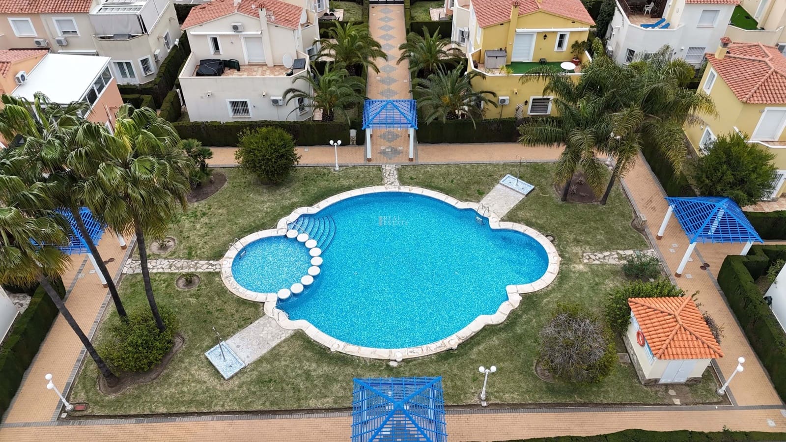 2 makuuhuone Omakotitalo myytävänä paikassa Oliva mukana uima-altaan 
autotalli - 229 950 € (Ref: 9542098)