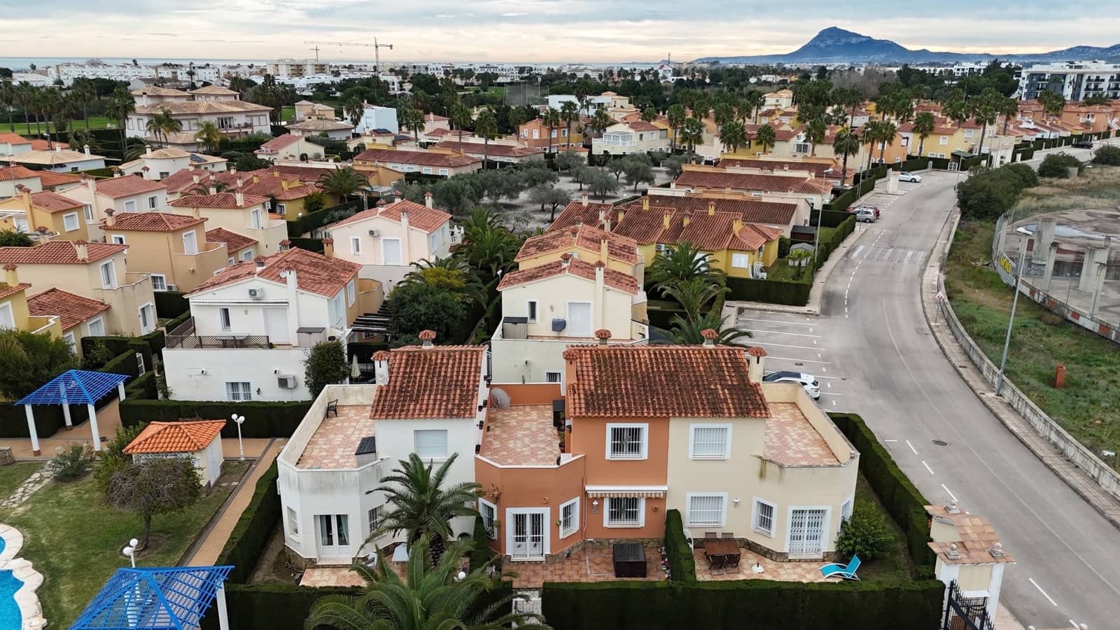 2 makuuhuone Omakotitalo myytävänä paikassa Oliva mukana uima-altaan 
autotalli - 229 950 € (Ref: 9542098)