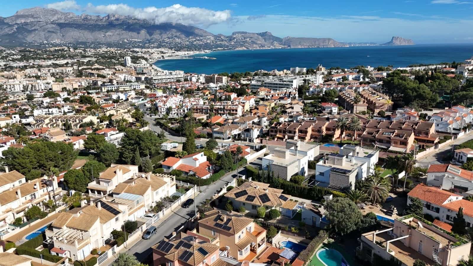 4 soveværelse Villa til salg i Alfaz del Pi / L'Alfas del Pi med swimmingpool garage - € 495.000 (Ref: 9570244)