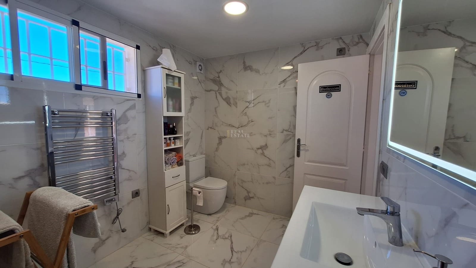 4 soveværelse Villa til salg i Alfaz del Pi / L'Alfas del Pi med swimmingpool garage - € 495.000 (Ref: 9570244)